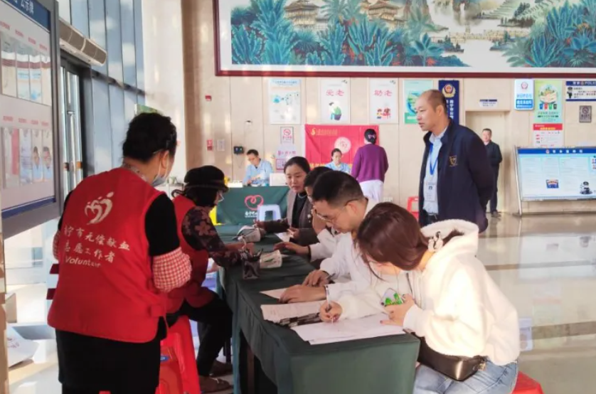 无偿献血活动现场 无偿献血活动现场
