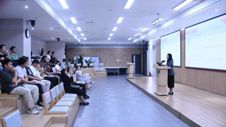 学校举办“美好校园 与民法典同行”专题讲座