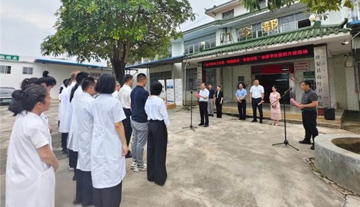学校党委书记莫锦荣带队到隆安县南圩镇卫生院开展“轮值村医”健康帮扶提档升级活动