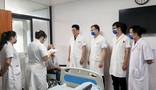广西名中医陈小刚教授赴合浦县中医医院开展“名中医八桂行”活动