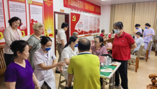附属国际壮医医院党员携手送健康，老干部点赞壮瑶医药