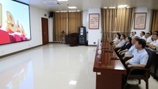 学校师生集体收看中国人民抗日战争暨世界反法西斯战争胜利80周年纪念大会