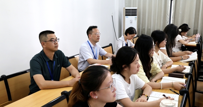 学校开展新学期第一周听课巡课活动
