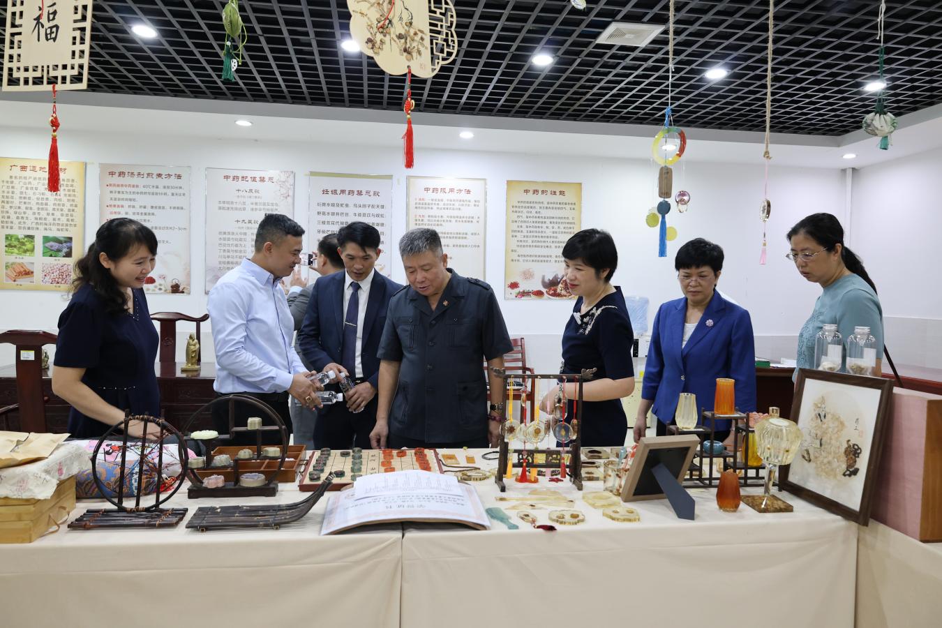 添加图片描述