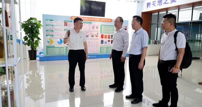人民网董事长叶蓁蓁一行到校考察交流
