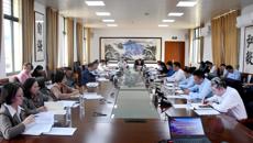 学校召开党委理论学习中心组学习(扩大)会