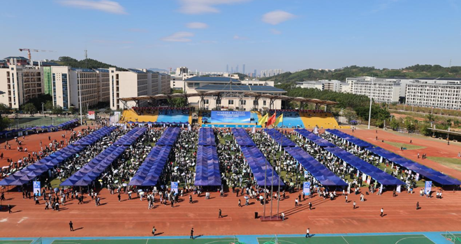 广西2026届医药健康产业类高校毕业生就业双选会暨“宏志助航计划”专场招聘会在我校顺利举行