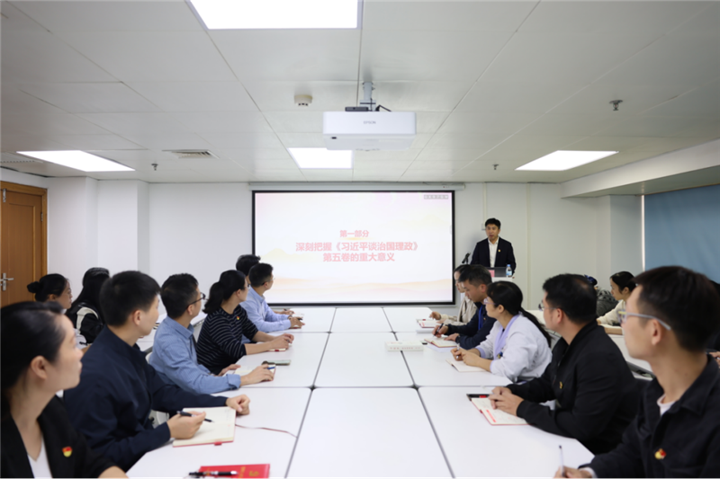 俞渊到党支部联系点