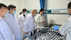 附属瑞康医院桂派中医大师林寿宁教授、广西名中医谭文澜教授团队再赴平果市中医医院开展2025年“广西名中医工作室下乡暨名中医八桂行”系列活动