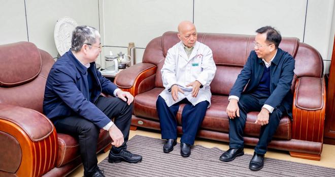 学校开展2026年春节前走访慰问活动