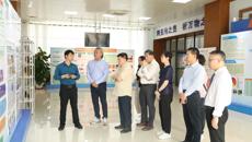 新加坡中华医院代表团到学校访问交流