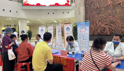 附属国际壮医医院多个党支部联合开展世界痛风日义诊活动