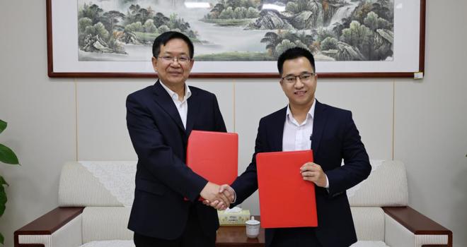 越南顺化医药大学代表团到访我校并交换合作备忘录