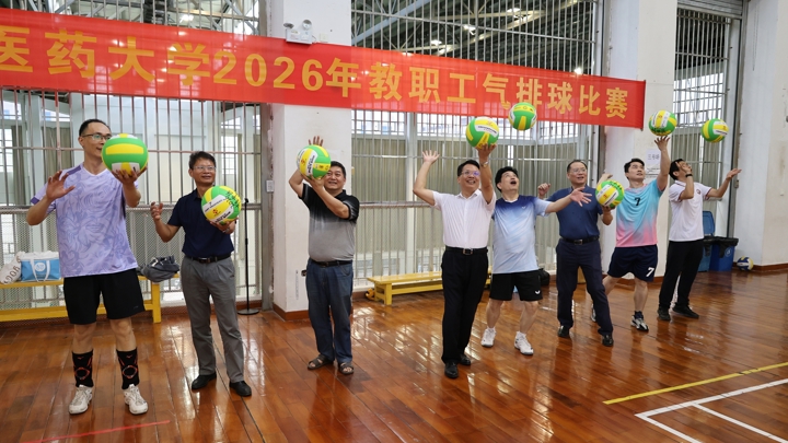 学校举办庆祝建校70周年教职工气排球比赛