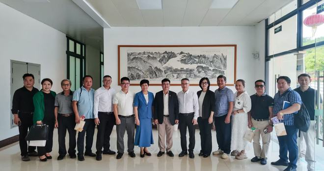 越南军民医协会代表团到访学校 