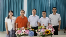 学校开展教师节走访慰问活动