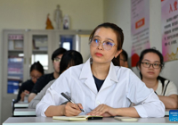 【新华社】Vietnamese student pursues TCM dream in S China's Guangxi