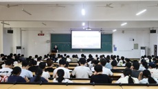 第二附属医院党委书记高宏君为临床医学新生讲授专业思想教育课