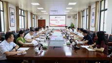 防城港市卫生健康委员会主任王伟一行到学校座谈交流