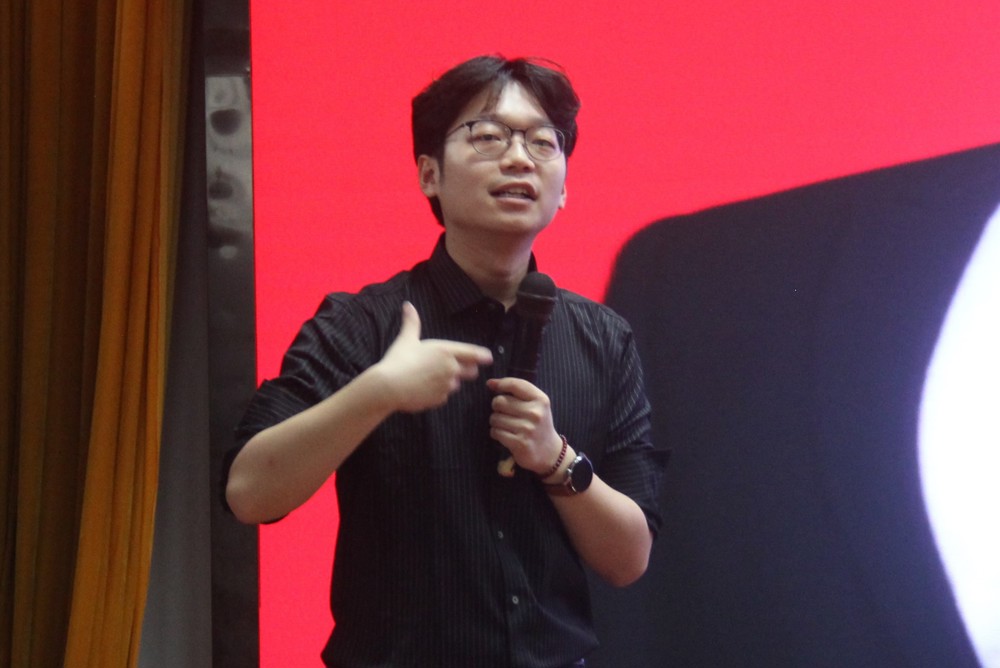 秋叶集团AI智能工作台项目开发总监哈雷老师主讲 秋叶集团AI智能工作台项目开发总监哈雷老师主讲