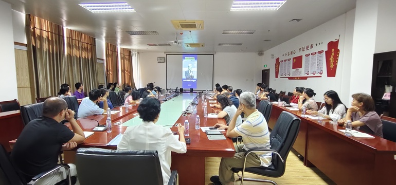 图书馆召开2025年秋季学期开学工作会议暨党员大会
