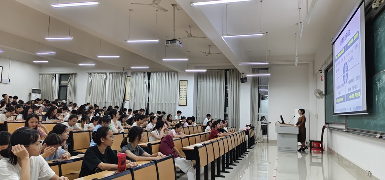 图书馆举办“铭记抗战烽火 传承抗战精神”朗诵大赛 专题培训讲座