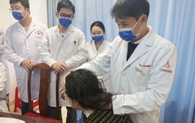 我校学雷锋志愿服务月活动纪实｜夏天书记带队壮医行，青春志愿闪耀西乡塘