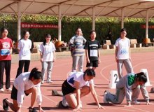唐梓馨同学打破我校女子100米记录