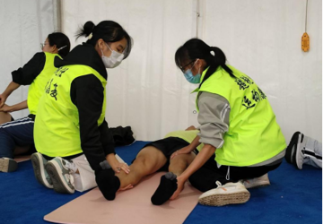 广西中医药大学学子参与南宁马拉松，提供赛后康复服务展现中医魅力
