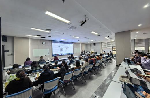 AI赋能教学科研新探索：专题讲座引领教师智慧升级