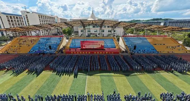学校举行2025级新生军训动员大会
