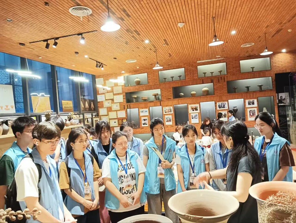 参观展馆 参观展馆
