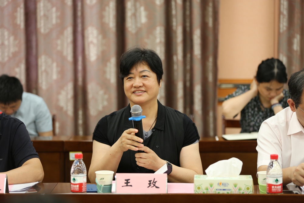 专家组组长王玫副校长讲话 专家组组长王玫副校长讲话