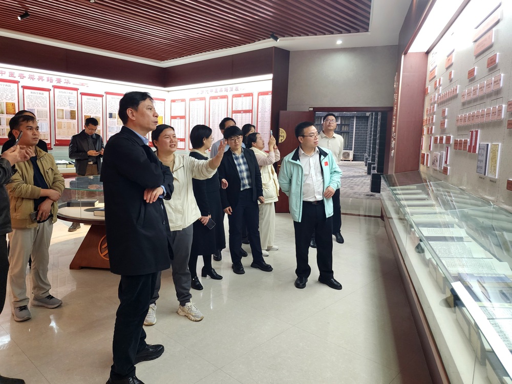 参观教学实验实训中心 参观教学实验实训中心