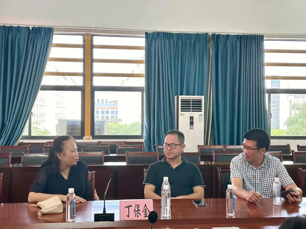 美国路易斯安那州立大学健康科学中心丁保金教授莅临药学院座谈交流_新闻动态_广西中医药大学药学院