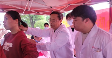 壮医义诊践初心 雷锋精神永传承  ——壮医药学院开展2026年“学雷锋”健康义诊活动