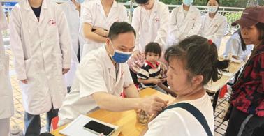 壮医药学院开展“壮医灵技助健康，民族瑰宝续新篇“主题志愿服务活动